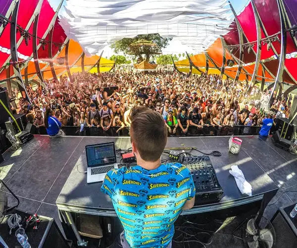 Six-Ways-to-Start-Getting-More-Gigs-as-a-DJ DJKIT®