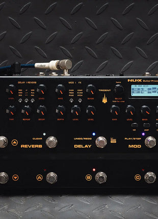 NU-X Trident Amp Simulator & Multi-FX Pedal NU-X
