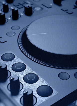 Native Instruments TRAKTOR MX2 - Creative 2-Channel DJ Controller Native Instruments