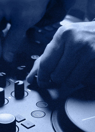 Native Instruments TRAKTOR MX2 - Creative 2-Channel DJ Controller Native Instruments